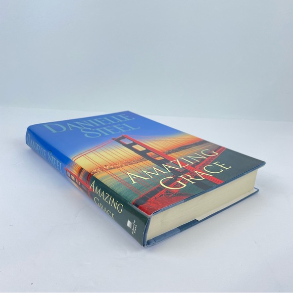 4 for $20 Danielle Steel Amazing Grace - Picture 2 of 4
